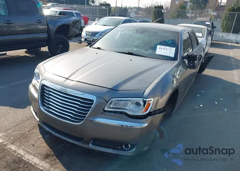 2011 Chrysler 300 z USA, uszkodzony, nr VIN 2C3CA5CG2BH537875